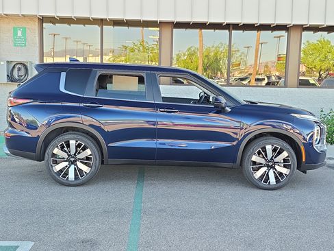 New 2026 Mitsubishi Outlander SE image 8