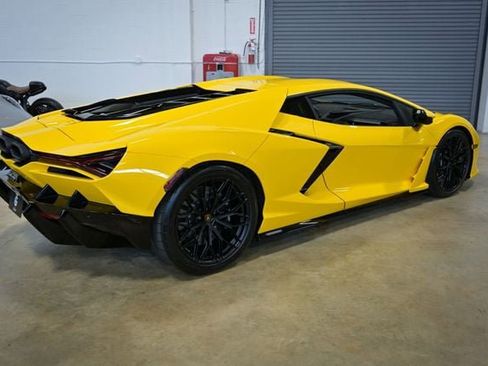 Used 2024 Lamborghini Revuelto image 16