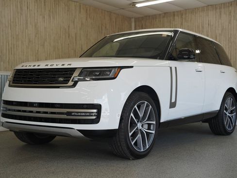 Used 2025 Land Rover Range Rover SE AWD/4WD image 4