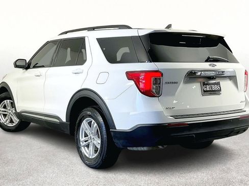 Used 2022 Ford Explorer XLT image 17