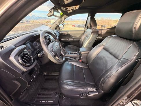Used 2019 Toyota Tacoma TRD Off-Road image 11