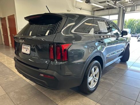 Used 2023 Kia Sorento LX FWD image 12