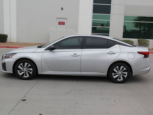 Used 2024 Nissan Altima 2.5 S FWD image 8