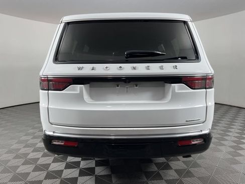 Used 2024 Jeep Wagoneer Series II w/ Flexible Seating Group RWD image 9