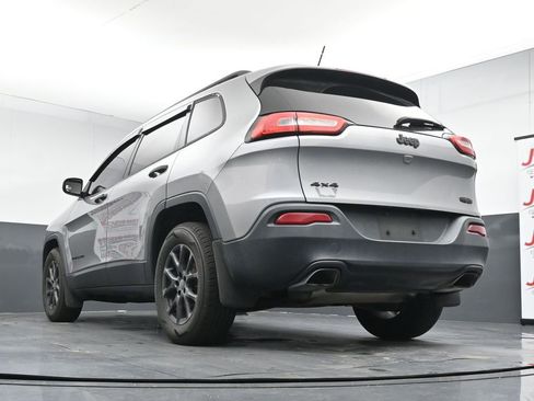 Used 2015 Jeep Cherokee Latitude AWD/4WD image 21
