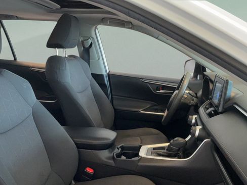 Used 2019 Toyota RAV4 XLE w/ Convenience Package FWD image 33