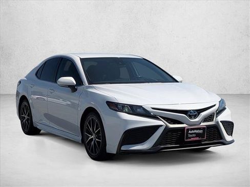 Certified 2024 Toyota Camry SE FWD image 3