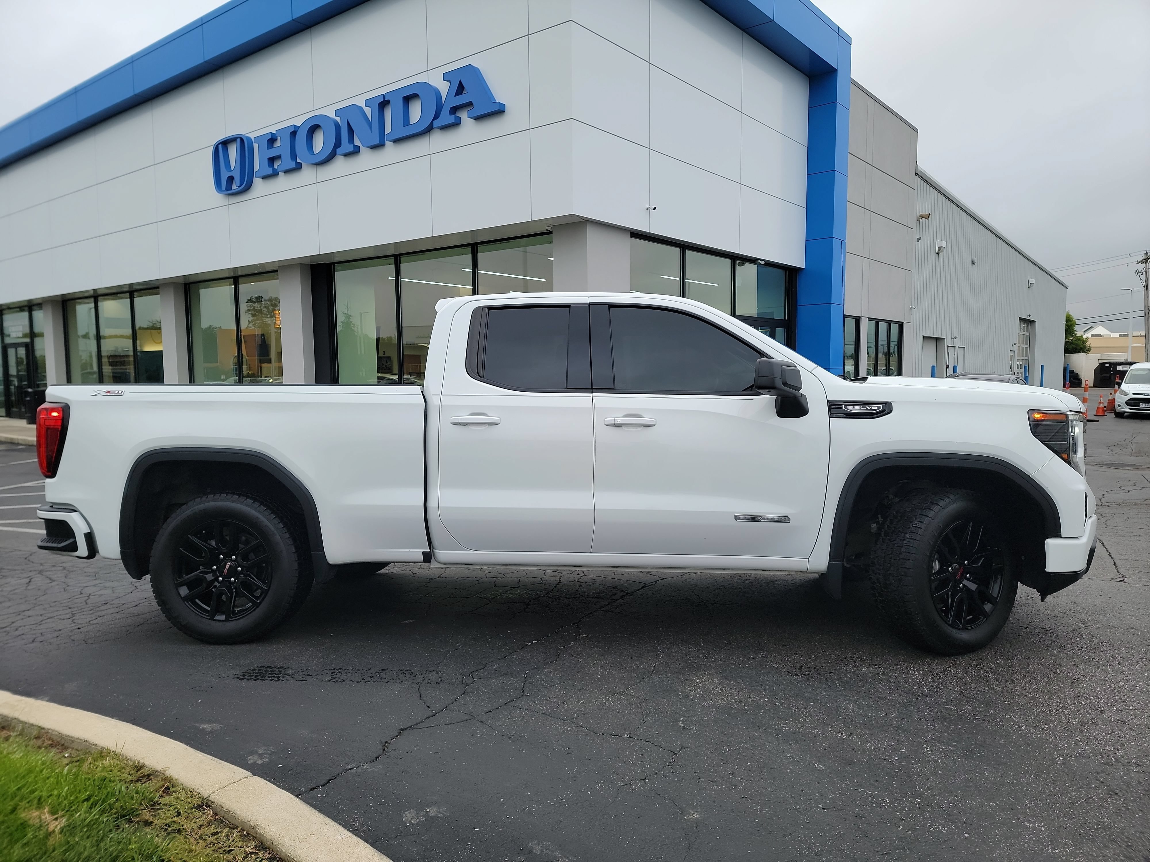 Used 2023 GMC Sierra 1500 Elevation AWD/4WD image 11