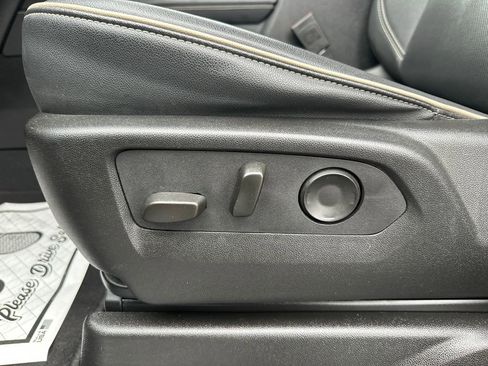 Used 2024 GMC Yukon XL SLT image 22