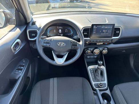 Certified 2024 Hyundai Venue SEL image 23