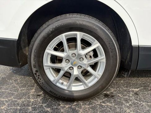 Used 2022 Chevrolet Equinox LT w/ Driver Convenience Package image 11