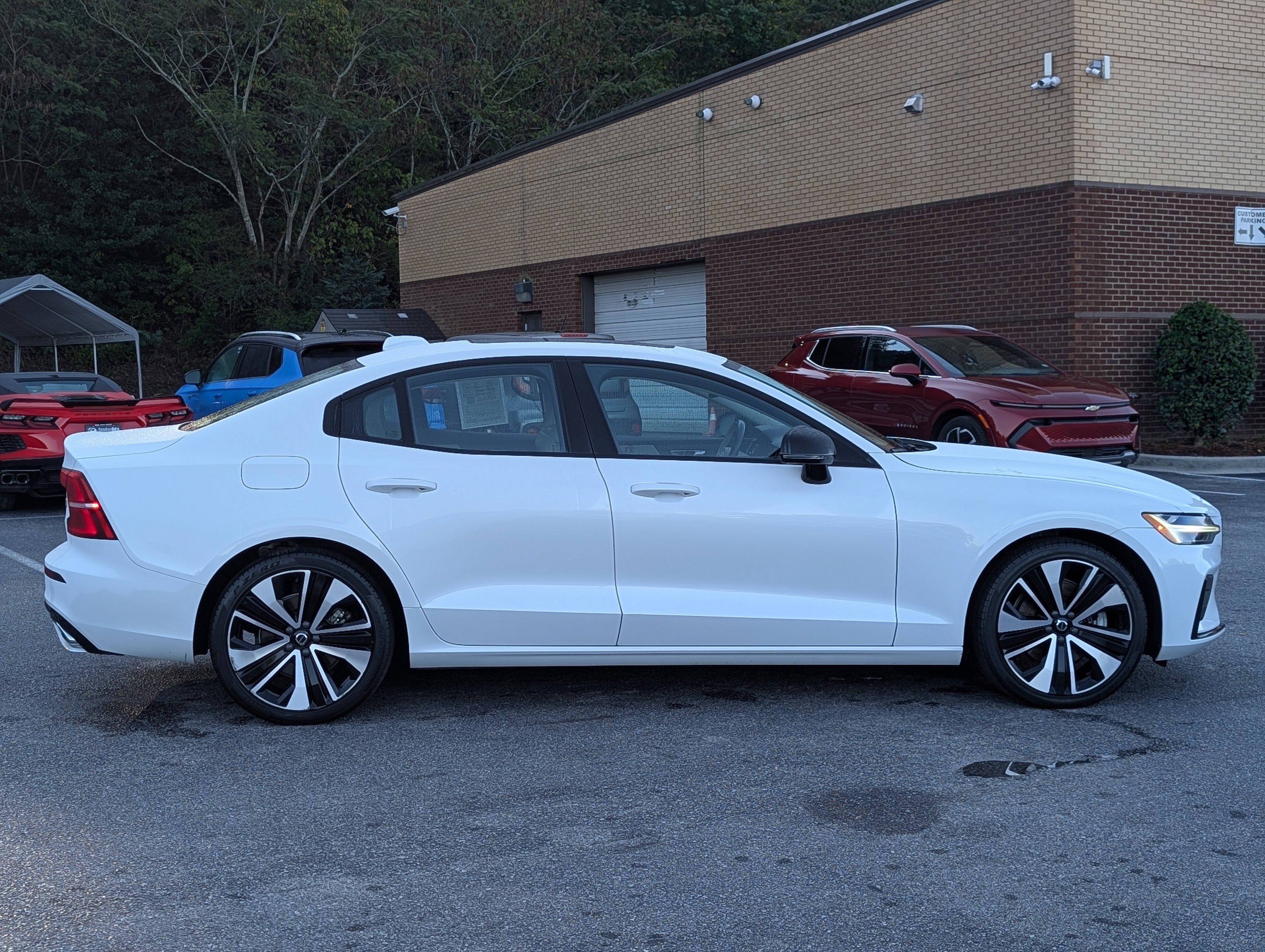 Used 2022 Volvo S60 B5 Momentum AWD/4WD image 10