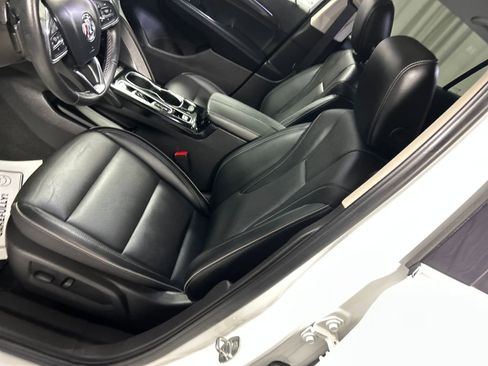 Used 2023 Buick Envision Essence image 12