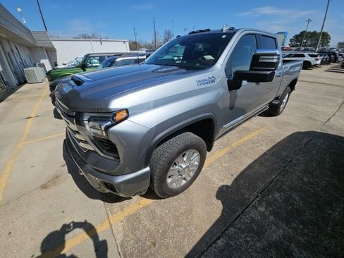 Used 2025 Chevrolet Silverado 3500 High Country w/ High Country Premium Package image 3