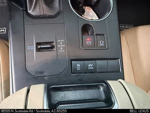 Used 2020 Toyota Highlander XLE FWD image 27