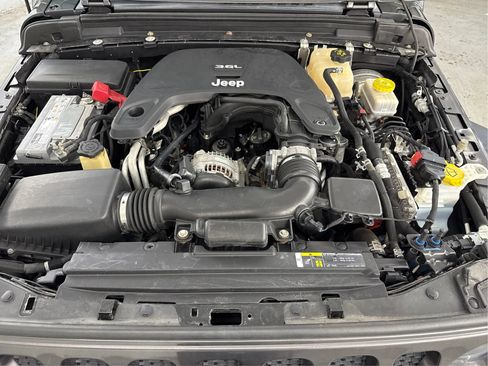 Used 2018 Jeep Wrangler Unlimited Sport S AWD/4WD image 29
