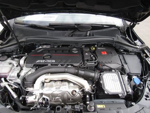 New 2025 Mercedes-Benz GLA 35 AMG 4MATIC image 11