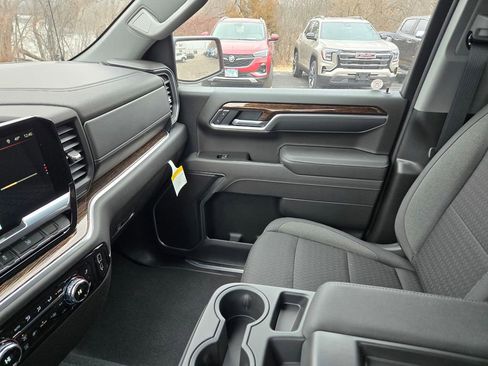 New 2026 GMC Sierra 1500 SLE w/ Preferred Package image 9