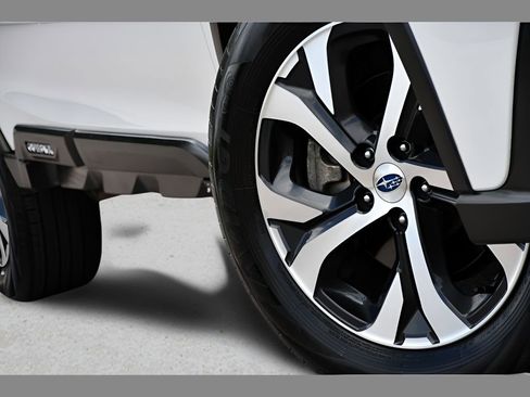 Used 2022 Subaru Outback Touring AWD/4WD image 11