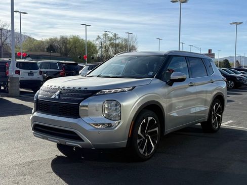 Used 2024 Mitsubishi Outlander SEL image 3