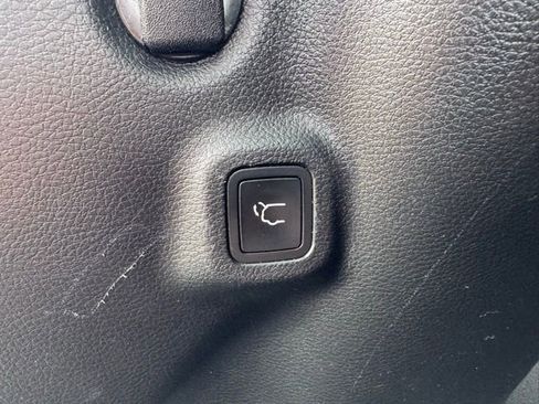 Used 2018 Jeep Compass Limited image 10