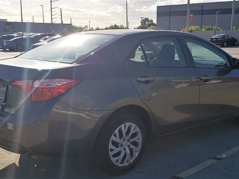 Used 2018 Toyota Corolla LE FWD image 4