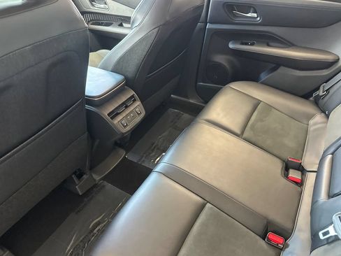Used 2024 Nissan Ariya AWD image 11