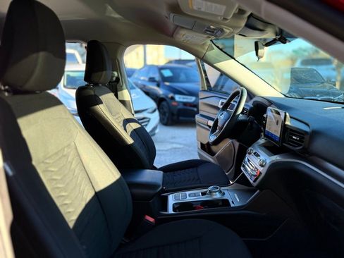 Used 2021 Ford Explorer XLT image 17