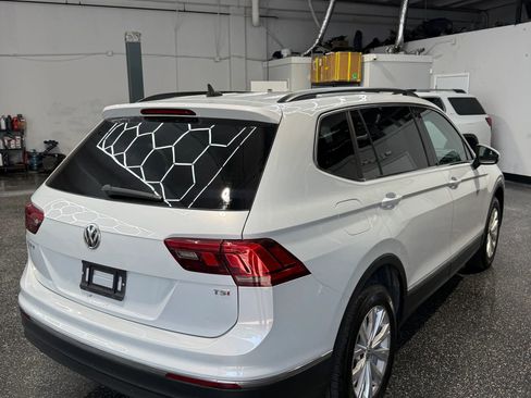 Used 2018 Volkswagen Tiguan SE w/ Panoramic Sunroof Package FWD image 9