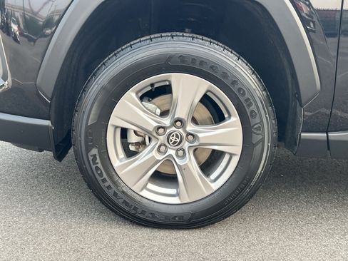 Used 2025 Toyota RAV4 XLE AWD/4WD image 12