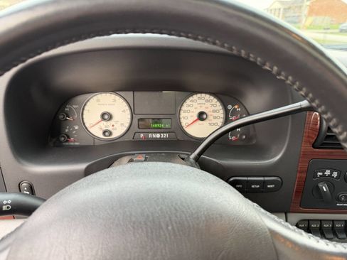 Used 2005 Ford F250 Lariat image 26