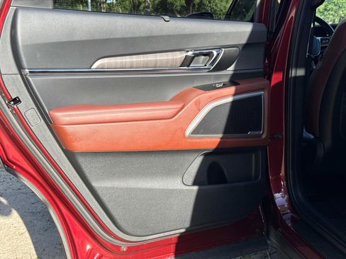 Used 2023 Kia Telluride EX w/ EX Captain's Chair Package image 11