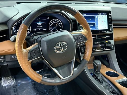 Used 2022 Toyota Avalon Limited image 19