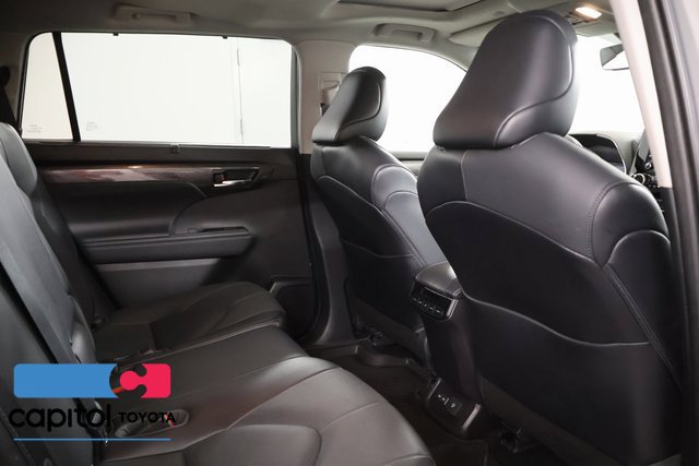 Used 2022 Toyota Highlander Limited AWD/4WD image 32