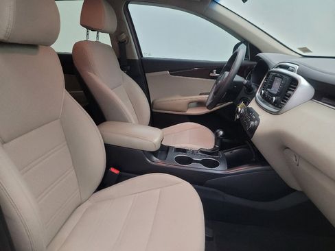 Used 2018 Kia Sorento LX image 21