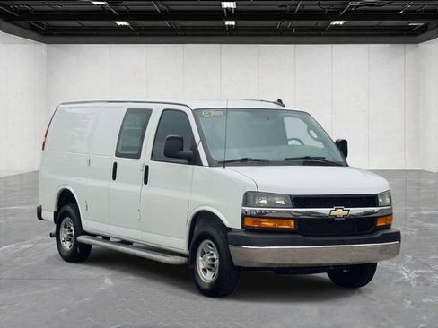 Used 2024 Chevrolet Express 2500 w/ Driver Convenience Package RWD image 3