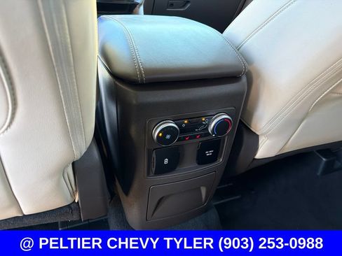 Used 2022 Ford Explorer Platinum w/ Equipment Group 601A AWD/4WD image 17