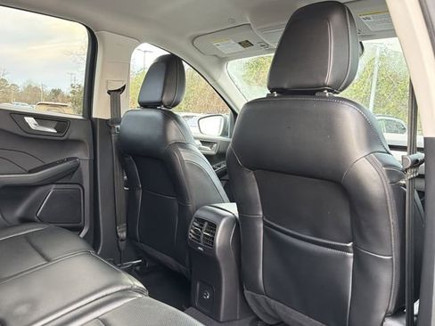 Used 2022 Ford Escape SEL image 18