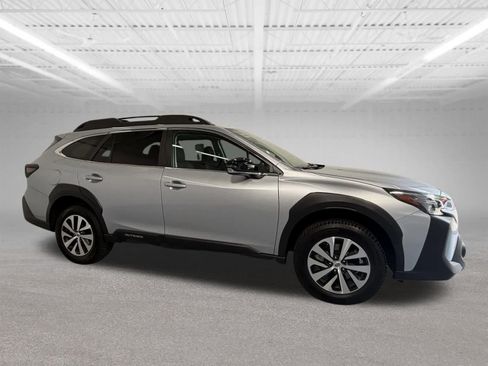 Used 2025 Subaru Outback Premium AWD/4WD image 7