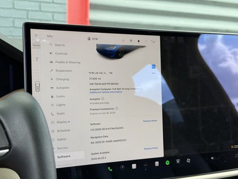 Used 2023 Tesla Model X image 22