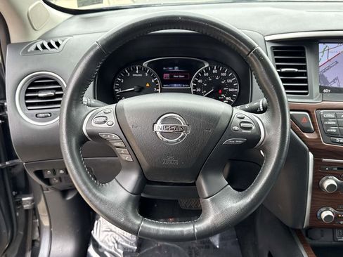 Used 2018 Nissan Pathfinder Platinum image 23