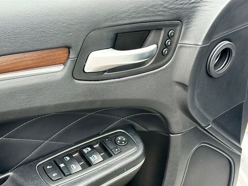 Used 2015 Chrysler 300 C Platinum w/ Harman/Kardon Audio Group image 7