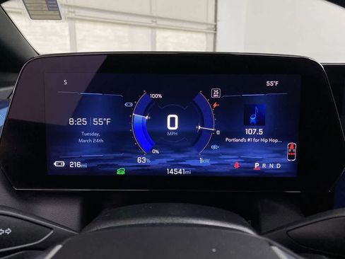 Used 2025 Chevrolet Equinox EV LT w/ Convenience Package image 26