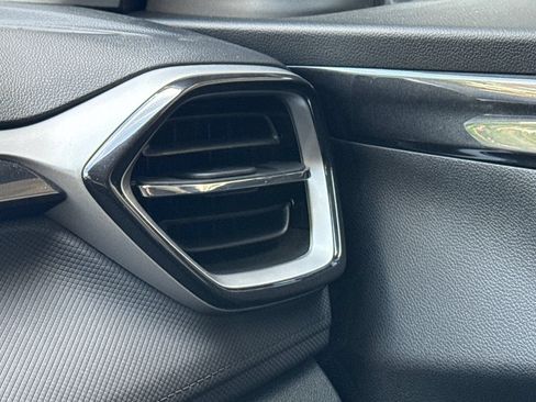 Used 2025 Chevrolet TrailBlazer LT w/ Driver Confidence Package FWD image 29