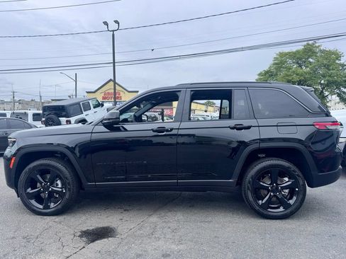 New 2026 Jeep Grand Cherokee Limited w/ Limited Altitude Package AWD/4WD image 4