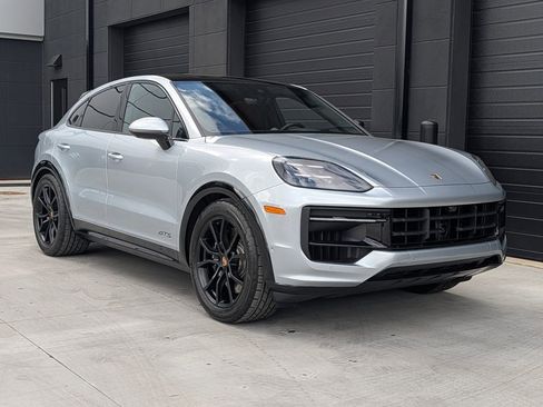 Used 2025 Porsche Cayenne GTS image 7