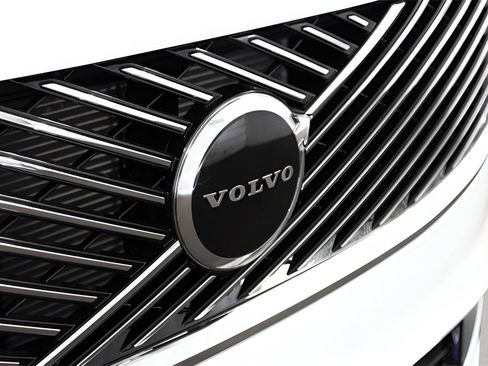 New 2025 Volvo XC90 T8 Core w/ Protection Package image 9