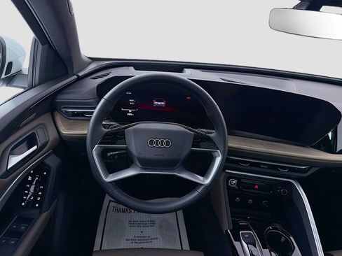 Used 2025 Audi Q5 Premium Plus w/ Premium Plus image 24