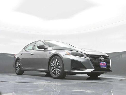 Used 2024 Nissan Altima 2.5 SV image 28