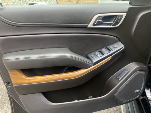 Used 2020 GMC Yukon Denali w/ Denali Premium Package image 30